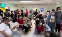 「コロナ再燃」で中国各地の病院が大混雑　建物閉鎖などの措置も