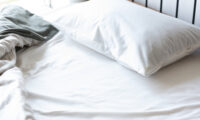 枕カバーの細菌は便座の約2万倍！　不潔な寝具がもたらす健康被害とは