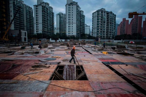 【分析】中国経済崩壊の序曲か　政府の土地売却収入が激減
