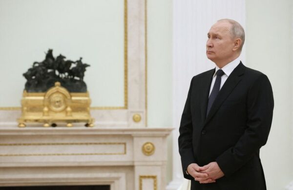 プーチン氏、ガザ危機で積極外交　中東主要国と電話会談
