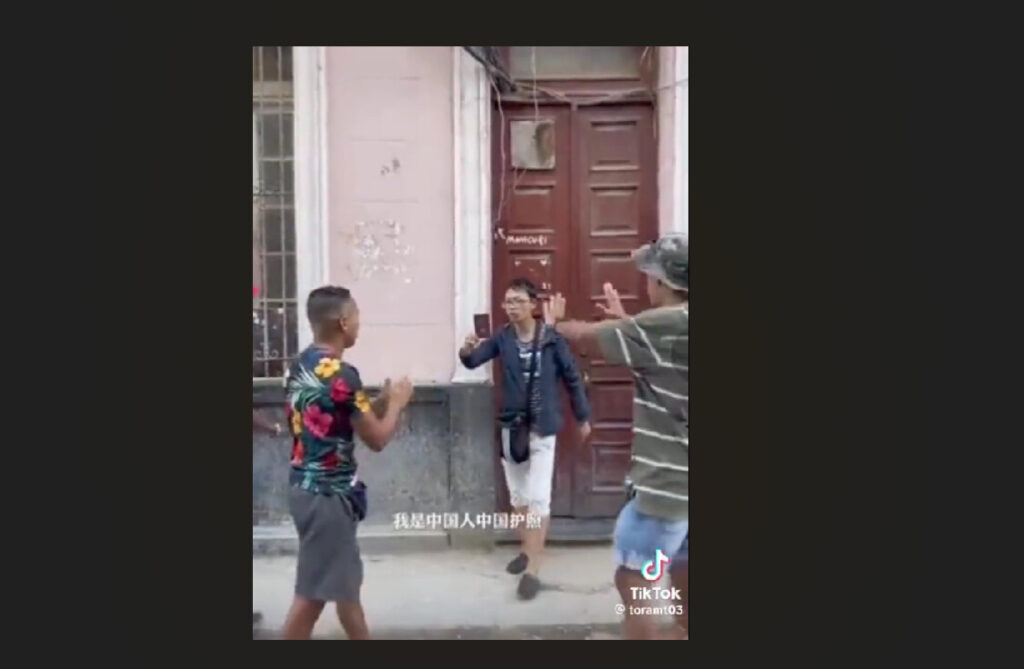 大ヒットした中国映画の決め台詞　「あなたには祖国がついている」は大ウソだった