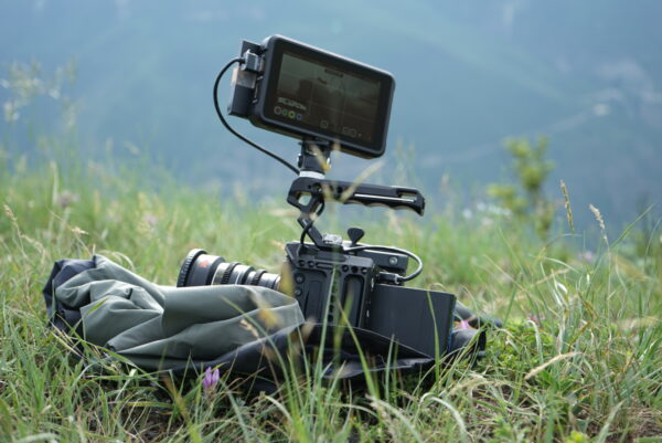 迷惑系外国人ユーチューバー…「無賃乗車」動画停止もチャンネル存続