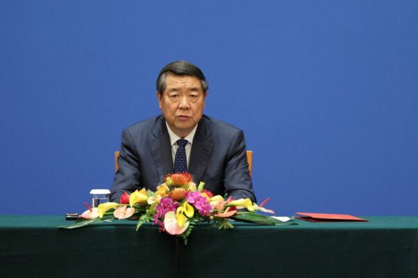 中国の何副首相、経済司令塔の地位固める　主要党組織幹部に