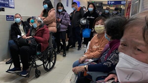 中国でインフル、コロナ、マイコプラズマ肺炎の混合感染　各地でマスク着用要請