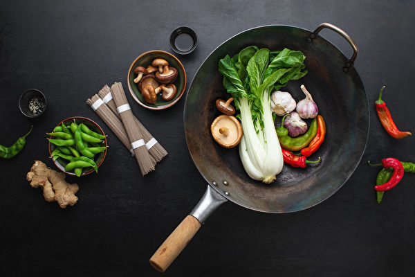 鉄フライパン料理はヘルシーでおいしい 　焦げ付かない4つのステップ（1）