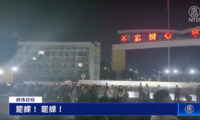 教師数百人が政府庁舎前に集結　給料支払いを求め「ストライキ宣言」＝中国 江西