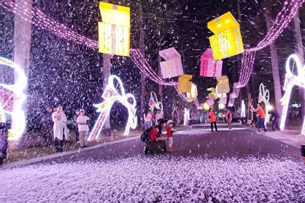 台湾南部の都市「屏東」のクリスマスイベント 12のテーマで人々を魅了