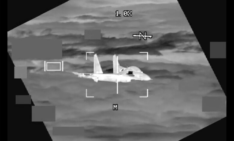 中国人軍機、南シナ海上空で米軍機から3メートル以内に異常接近