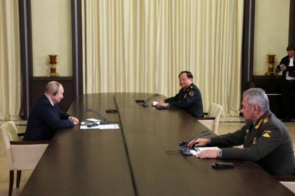 ロシアのプーチン大統領、中国軍幹部と会談　協力の重要性強調
