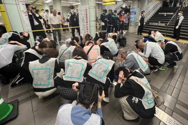 弾道ミサイル飛来を想定、地下鉄駅に避難…東京都内で5年ぶり訓練
