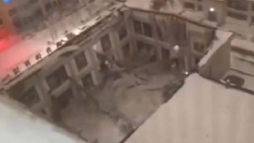 体育館の屋根崩落で3人死亡　ネットで「手抜き工事」疑惑が噴出＝中国 黒竜江