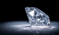 地球の奥深くで形成されたダイヤモンドは、どのように地表に現れるのか？