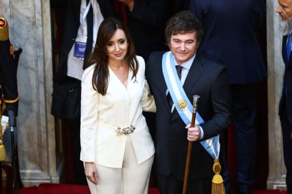 アルゼンチン、ミレイ氏が大統領就任　「痛み伴う改革不可避」