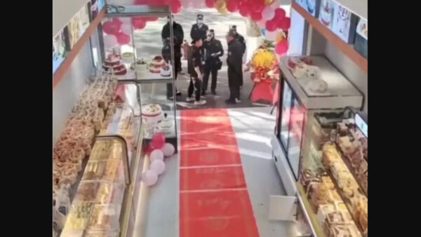 ケーキ店の開業祝いの「花かご」にも罰金　城管の横暴どこまで＝中国 雲南