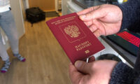 ロシア当局　出国禁止されたロシア人に5日以内にパスポート提出を義務付け