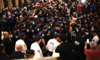 米ニューヨーク市警察で相次ぐ辞職　治安維持に「危険なレベル」