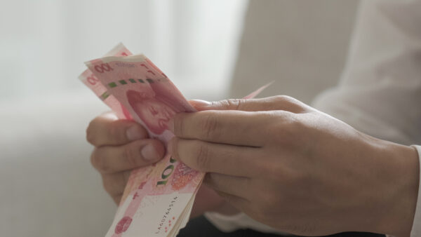 中国湖北省大手スーパーの財務担当者が2億元を持ち逃げ