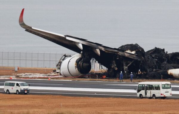 運輸安全委、ＪＡＬ機のフライトレコーダーは3日に回収　羽田の事故