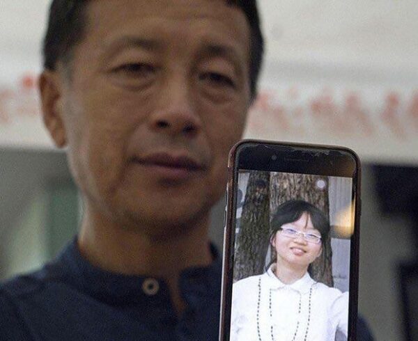 中国人権弁護士の娘が都内で死亡　出国妨害で面会かなわず　昨冬には何度も涙する姿も