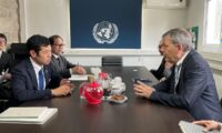辻󠄀清人外務副大臣、UNRWA事務局長と会談、適切な対応求め