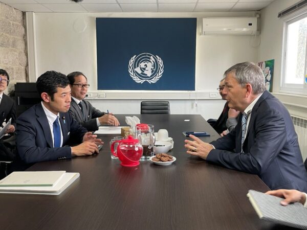 辻󠄀清人外務副大臣、UNRWA事務局長と会談、適切な対応求める