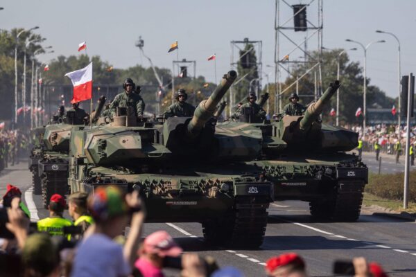 欧州で高まる国防意識　ポーランドは防衛予算GDP比4%に