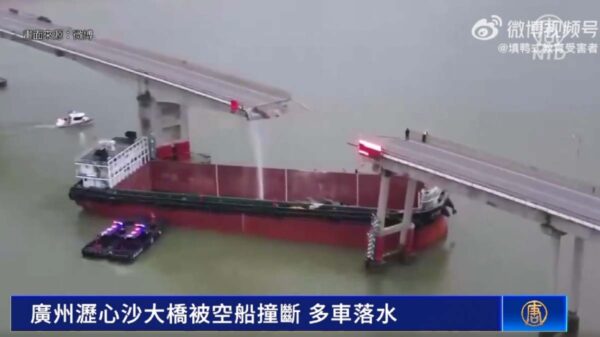 「ここも手抜き工事か？」　コンテナ船が衝突して橋の一部が崩落、5人死亡＝中国 広東