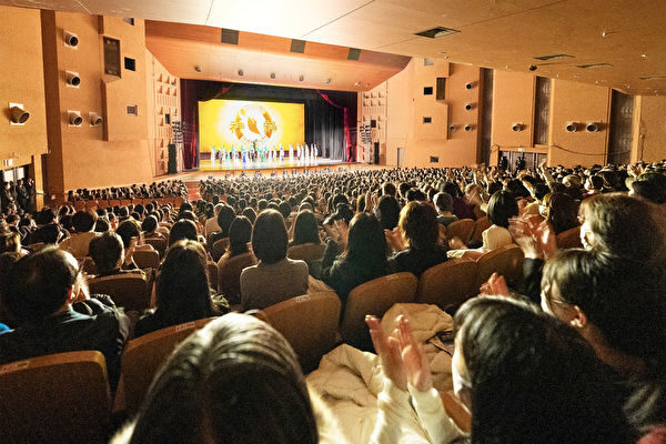 神韻公演が神戸で大盛況「真善忍、不朽の価値観」観客らが共感語る