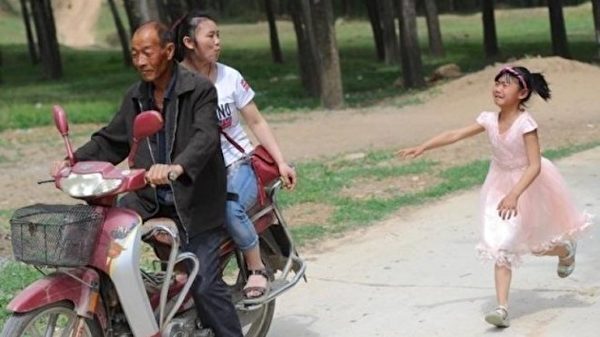 「媽媽（ママ）私を置いて行かないで」　出稼ぎに行く親たち、留守児童の絶叫は続く＝中国