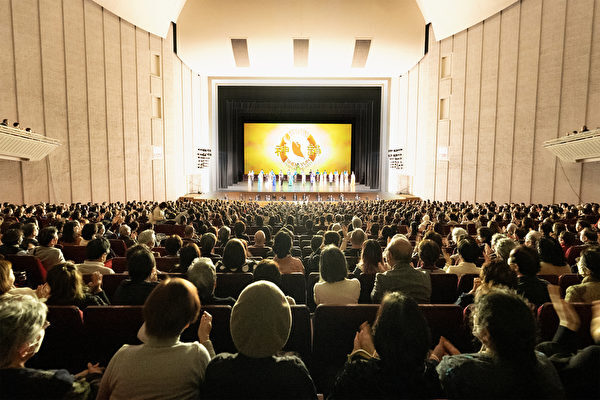 神韻福岡公演が盛況 「真善忍に目覚める新時代の到来」観客らが感得