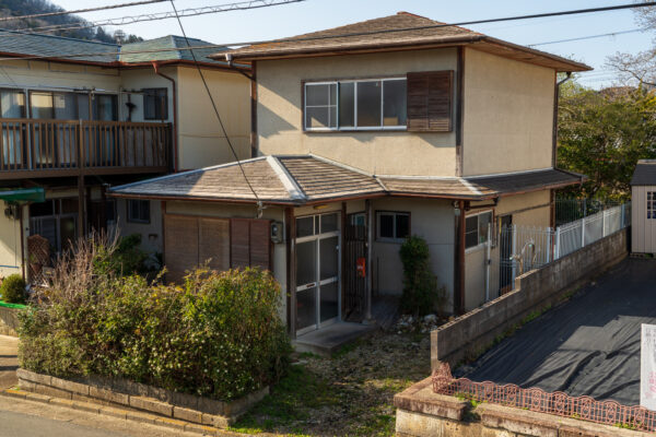 土地を売却する前に家は解体すべき？すまいステップによる土地売却の実態調査