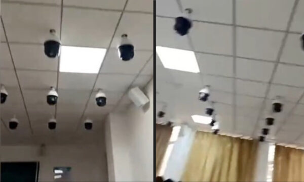生徒が「窒息しそうな」教育環境　監視カメラで天井が埋め尽くされた学校の教室＝中国
