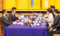 上川外相とIAEA事務局長、原子力の平和的利用を促進