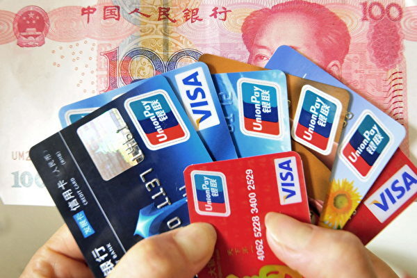 中国経済低迷、カード発行数年間2800万枚減少