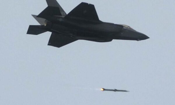 インドなどが新たな供給先を求め、ロシアの武器販売が激減