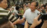 川勝平太静岡県知事、辞職表明　中共機関紙に毛沢東愛を語った過去も