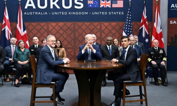 AUKUS、日本以外の国々とも協力へ　米国務省高官が示唆