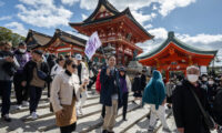 京都市、観光客による混在で8割が「迷惑した」マナー違反の指摘も