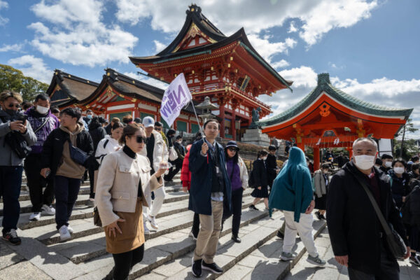 京都市、観光客による混在で8割が「迷惑した」マナー違反の指摘も
