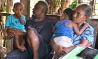 「道路はボロボロ」国民は不満…ソロモン諸島総選挙、親中派の去就が焦点