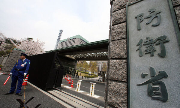 防衛所得増税　27年1月開始で検討　