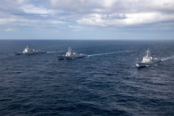 日米韓が海軍合同演習、北朝鮮の脅威に対応　米空母など参加