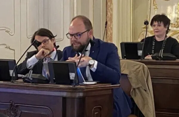 強制的にとられた臓器かも…チェコ保健省副大臣「中国渡航移植に警告発している」