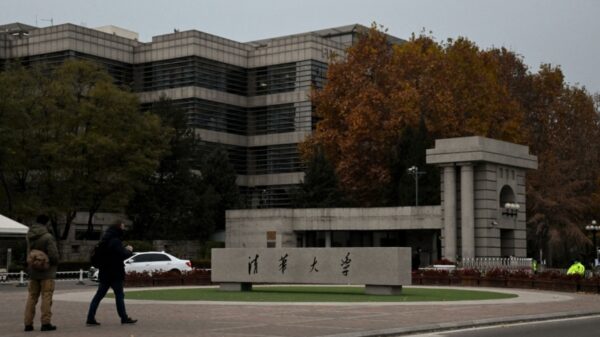 北京で学生ら100人以上が集団食中毒　