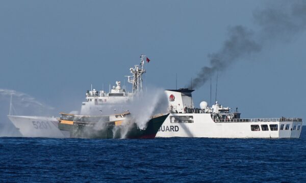 中国漁船　係争海域で毒物投棄＝比軍　