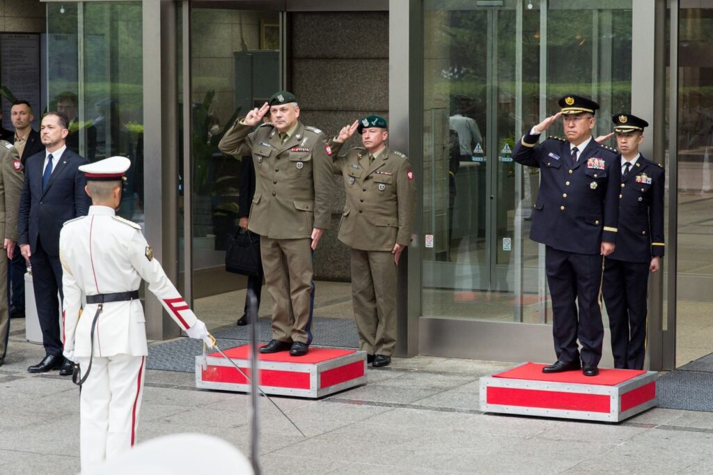 自衛隊、ポーランド軍、フィリピン国軍と防衛協力強化