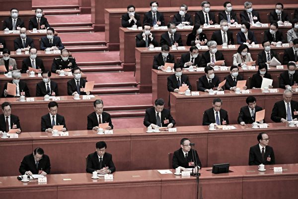 絶望する中国人、僅かな希望にすがる