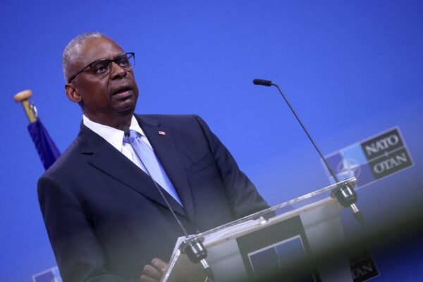 米ロ国防相が電話会談、安全保障脅威の予防など協議