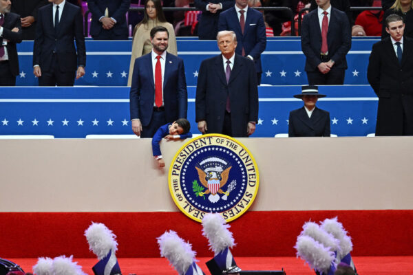 トランプ氏　出生地主義を廃止する大統領令を発動