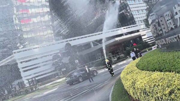 中国国有企業が給料支払い要求の労働者に放水【動画あり】